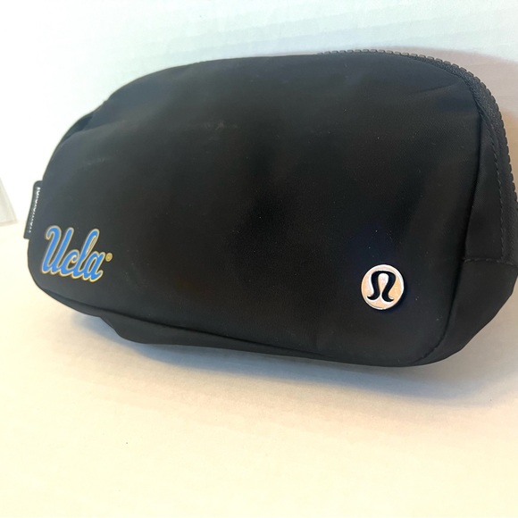 Lululemon x UCLA BLACK Everywhere Belt Bag NEW NWT B6/23 - Picture 4 of 15